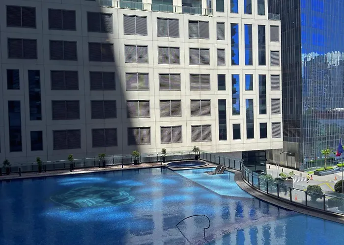 Sleek Designer At Knightsbridge Residences *