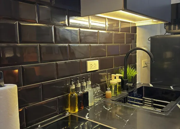 Sleek Designer At Knightsbridge Residences *